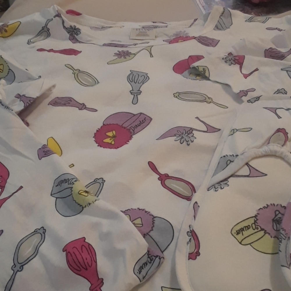 NWOT Misses cute nightgown with slippers and bag